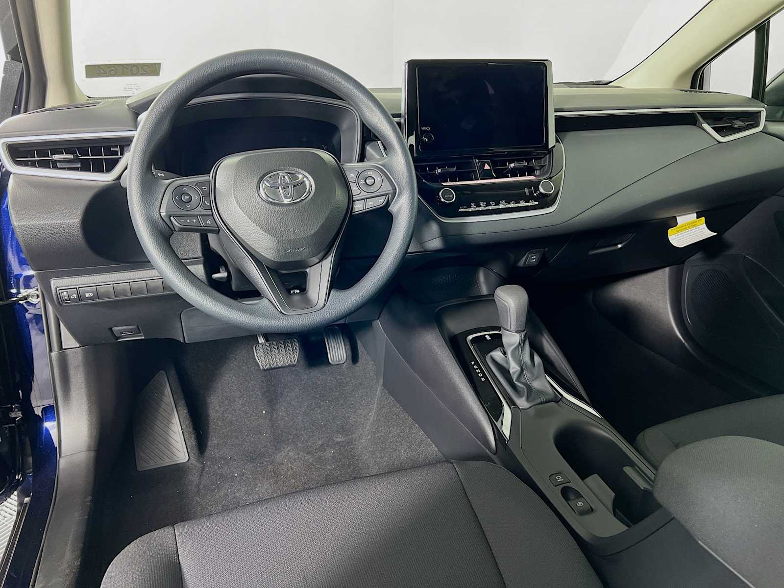 2026 Toyota Corolla LE - Photo 6