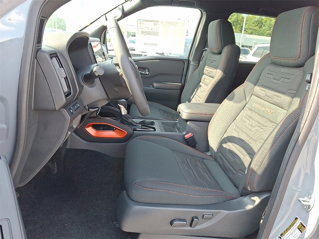 2025 Nissan Frontier PRO-4X - Photo 9
