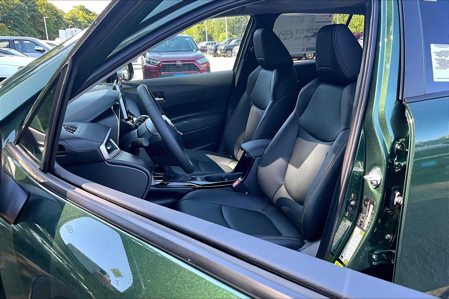 2025 Toyota Corolla Cross XLE - Photo 11