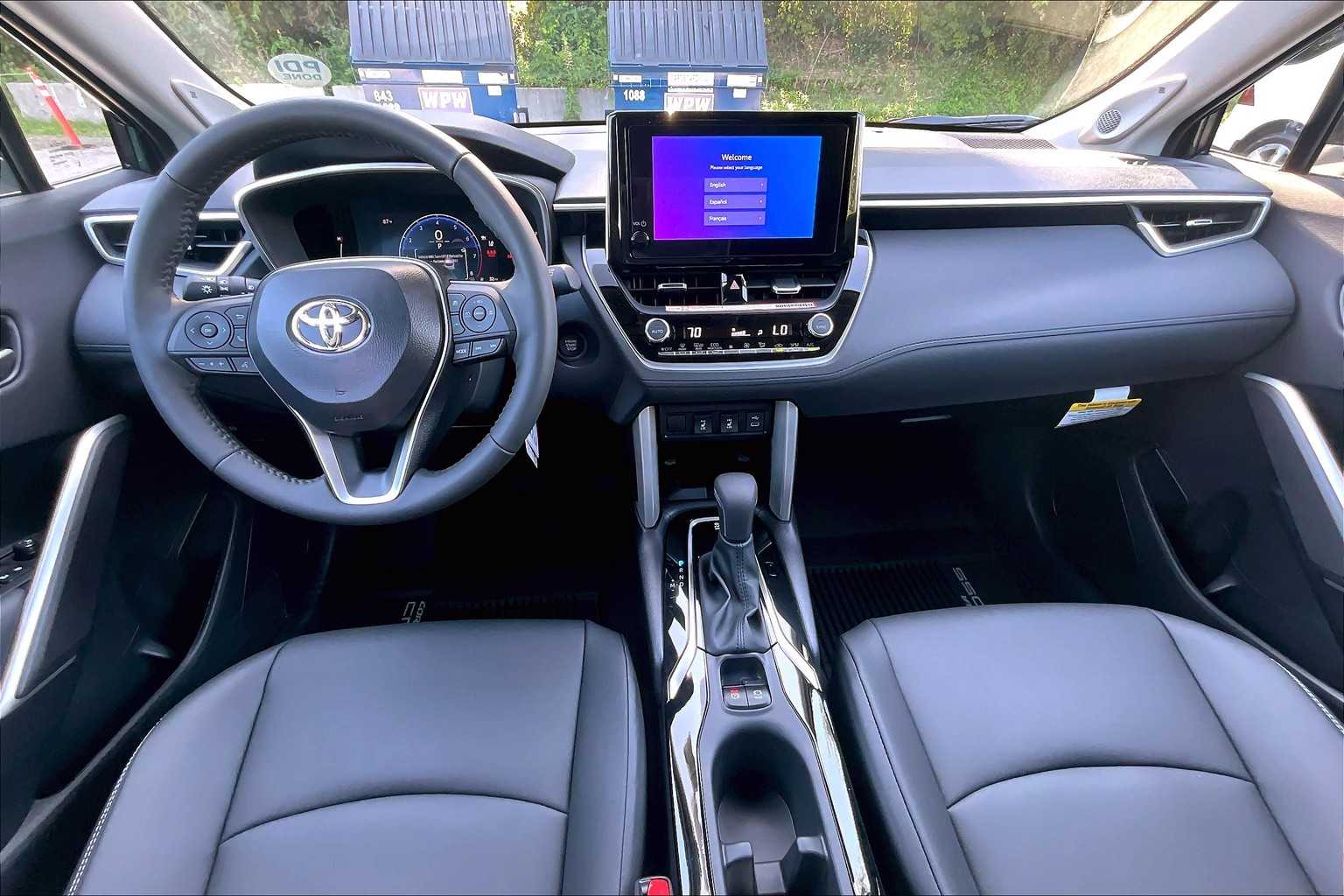 2025 Toyota Corolla Cross XLE - Photo 12