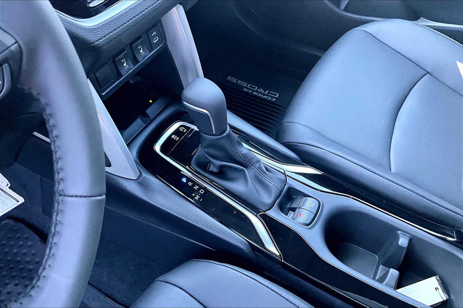 2025 Toyota Corolla Cross XLE - Photo 14