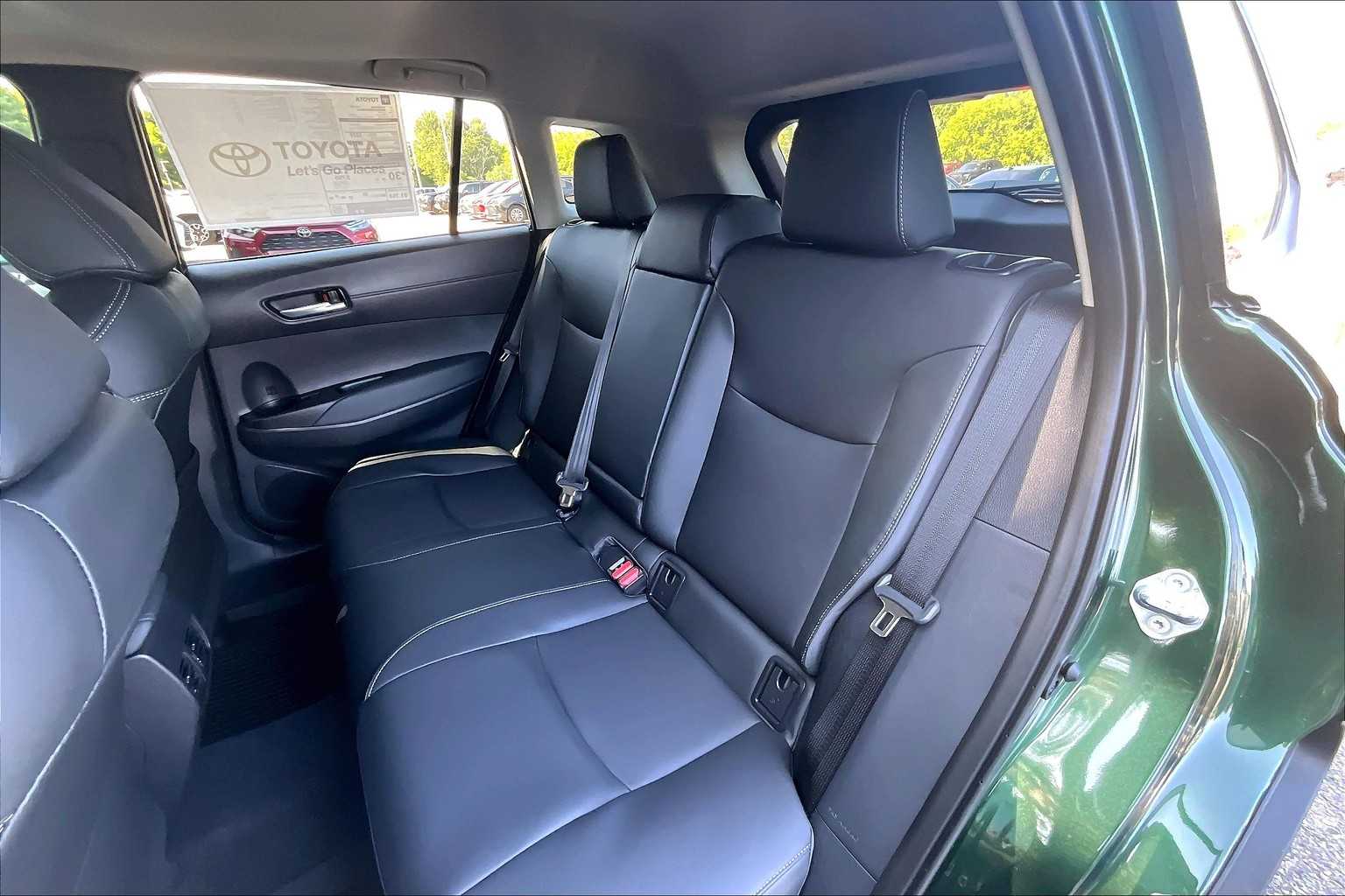 2025 Toyota Corolla Cross XLE - Photo 15
