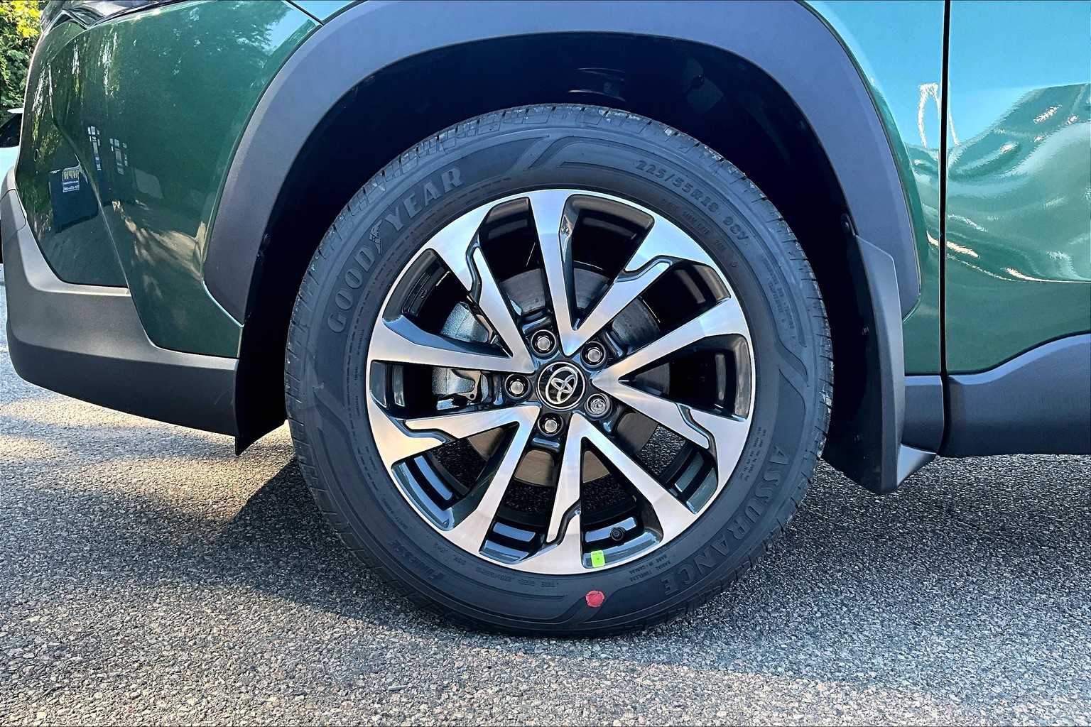 2025 Toyota Corolla Cross XLE - Photo 8