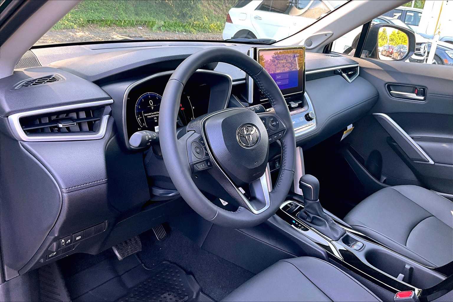 2025 Toyota Corolla Cross XLE - Photo 9