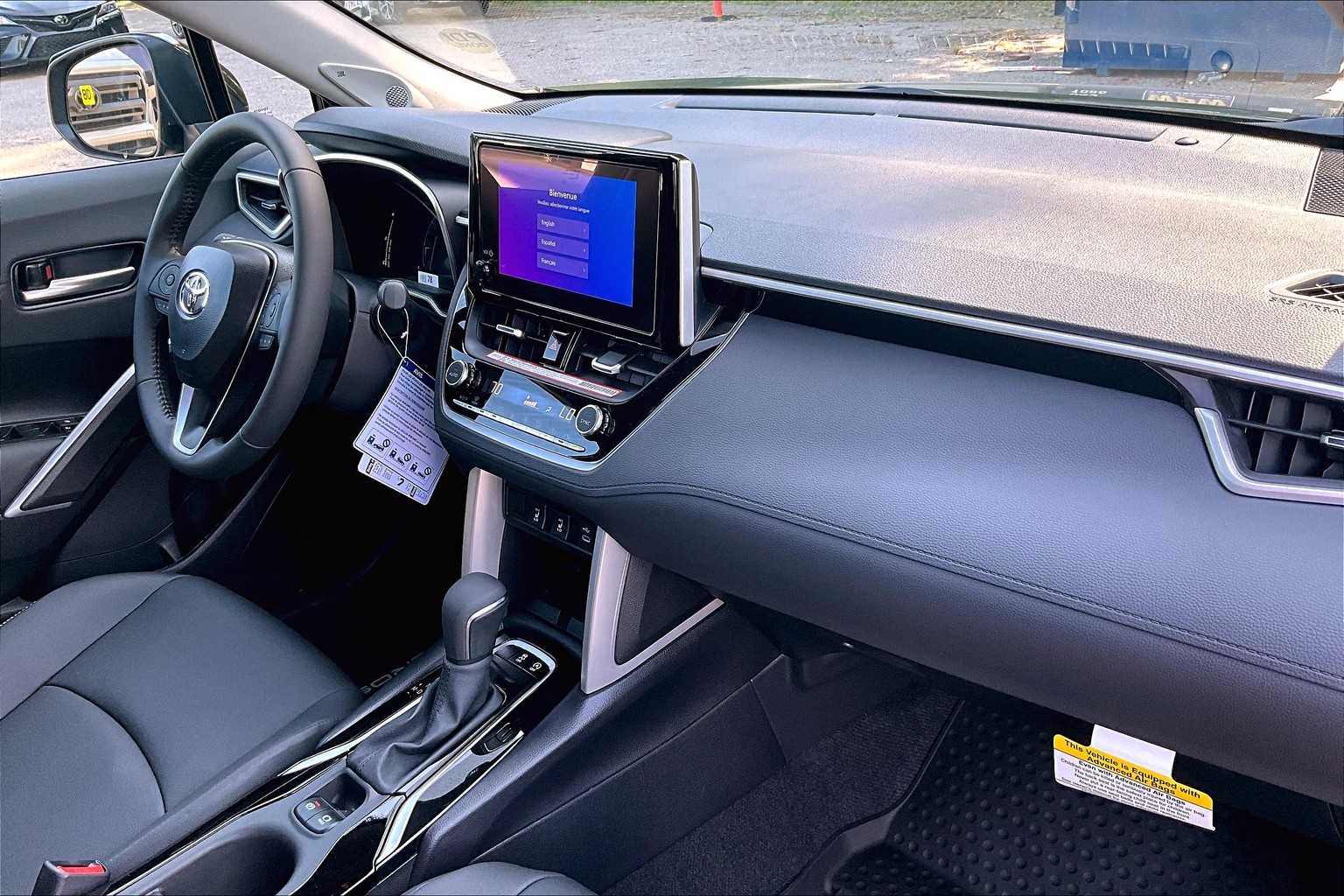 2025 Toyota Corolla Cross XLE - Photo 10