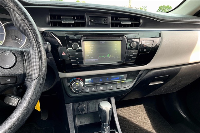 2016 Toyota Corolla LE - Photo 17