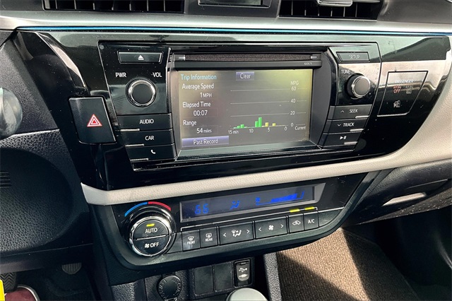 2016 Toyota Corolla LE - Photo 18