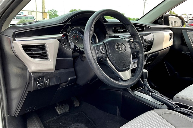 2016 Toyota Corolla LE - Photo 8