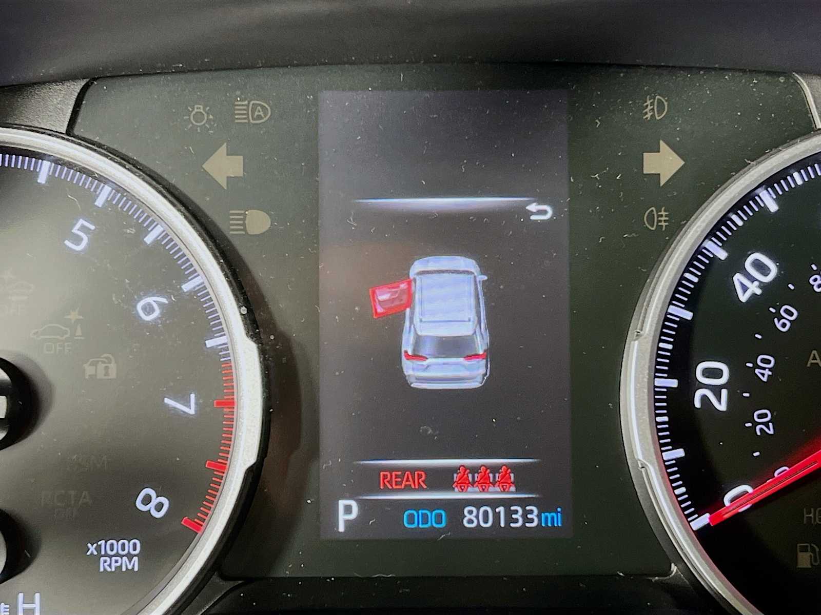 2020 Toyota RAV4 LE - Photo 12