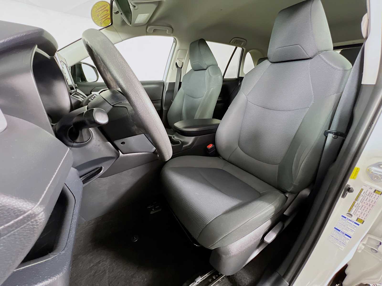 2020 Toyota RAV4 LE - Photo 20