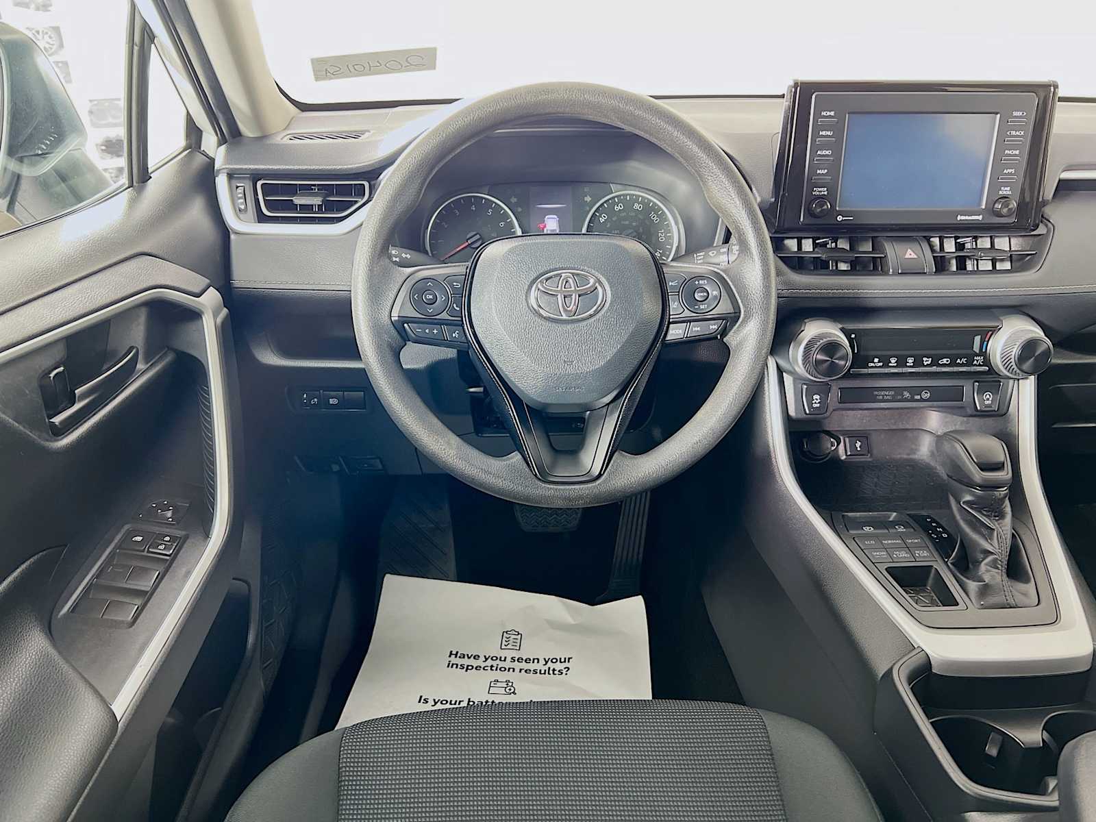 2020 Toyota RAV4 LE - Photo 21