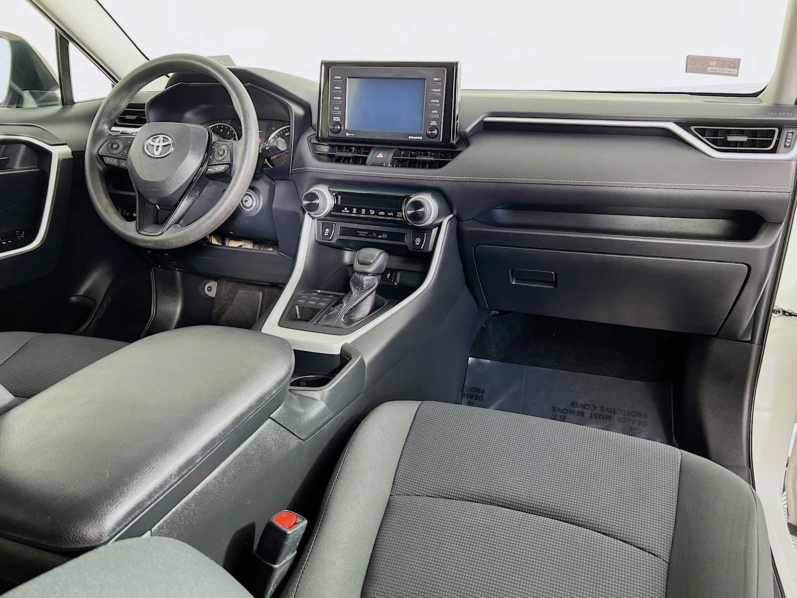 2020 Toyota RAV4 LE - Photo 27