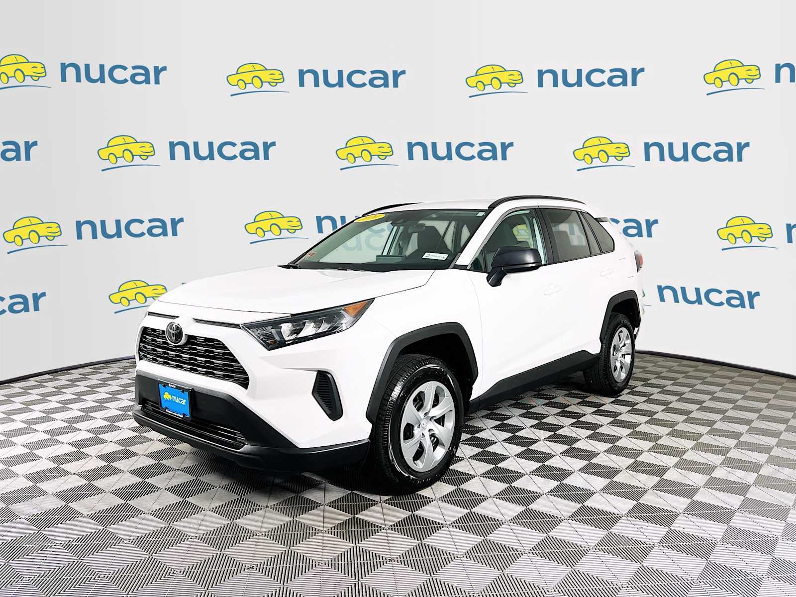 2020 Toyota RAV4 LE - Photo 3