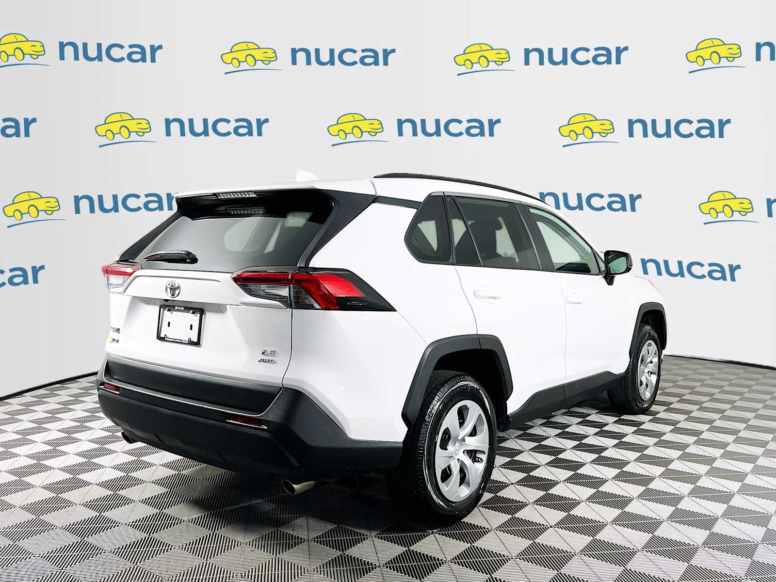 2020 Toyota RAV4 LE - Photo 7