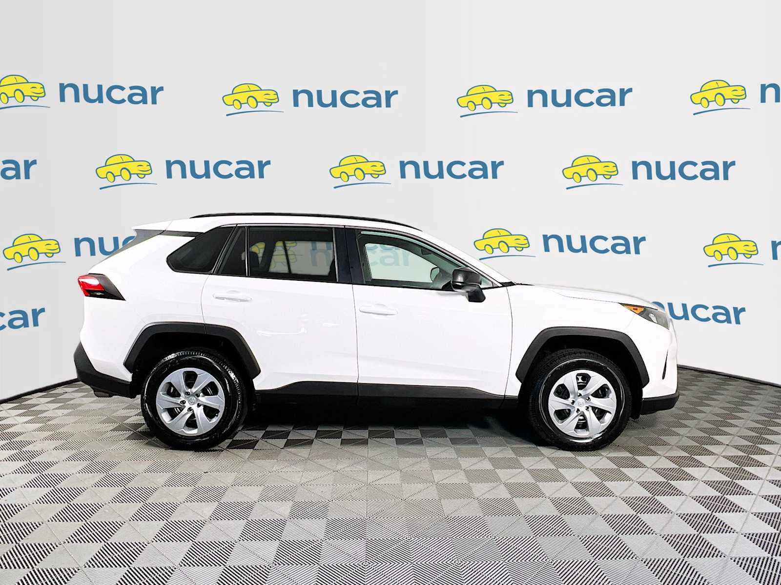 2020 Toyota RAV4 LE - Photo 8