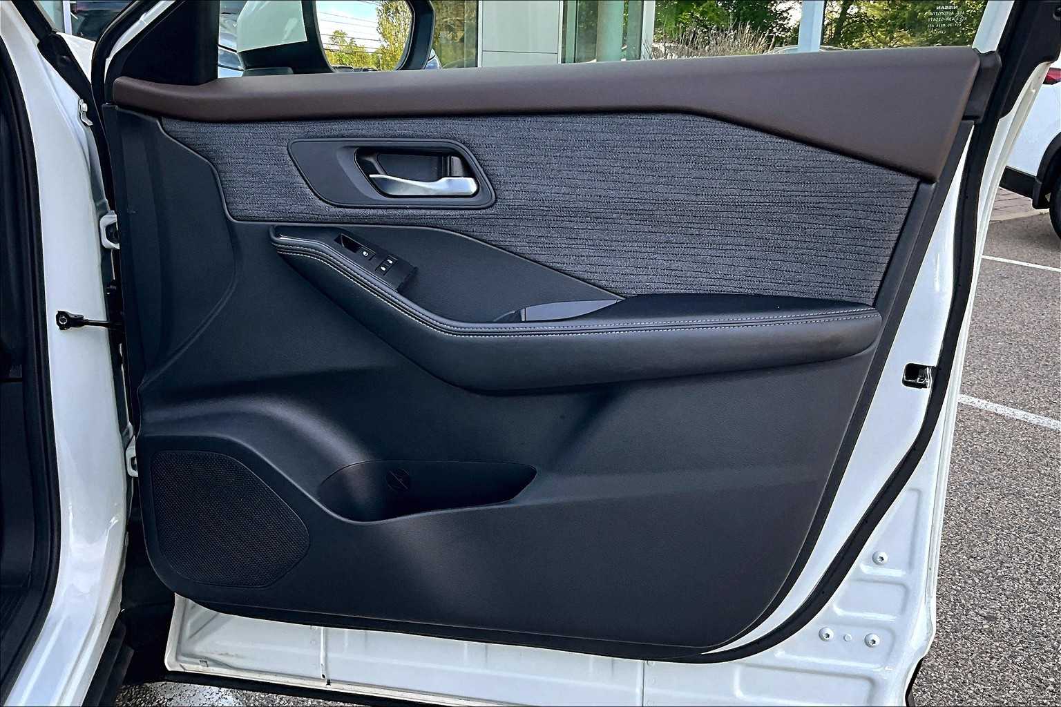 2023 Nissan Rogue SV - Photo 12