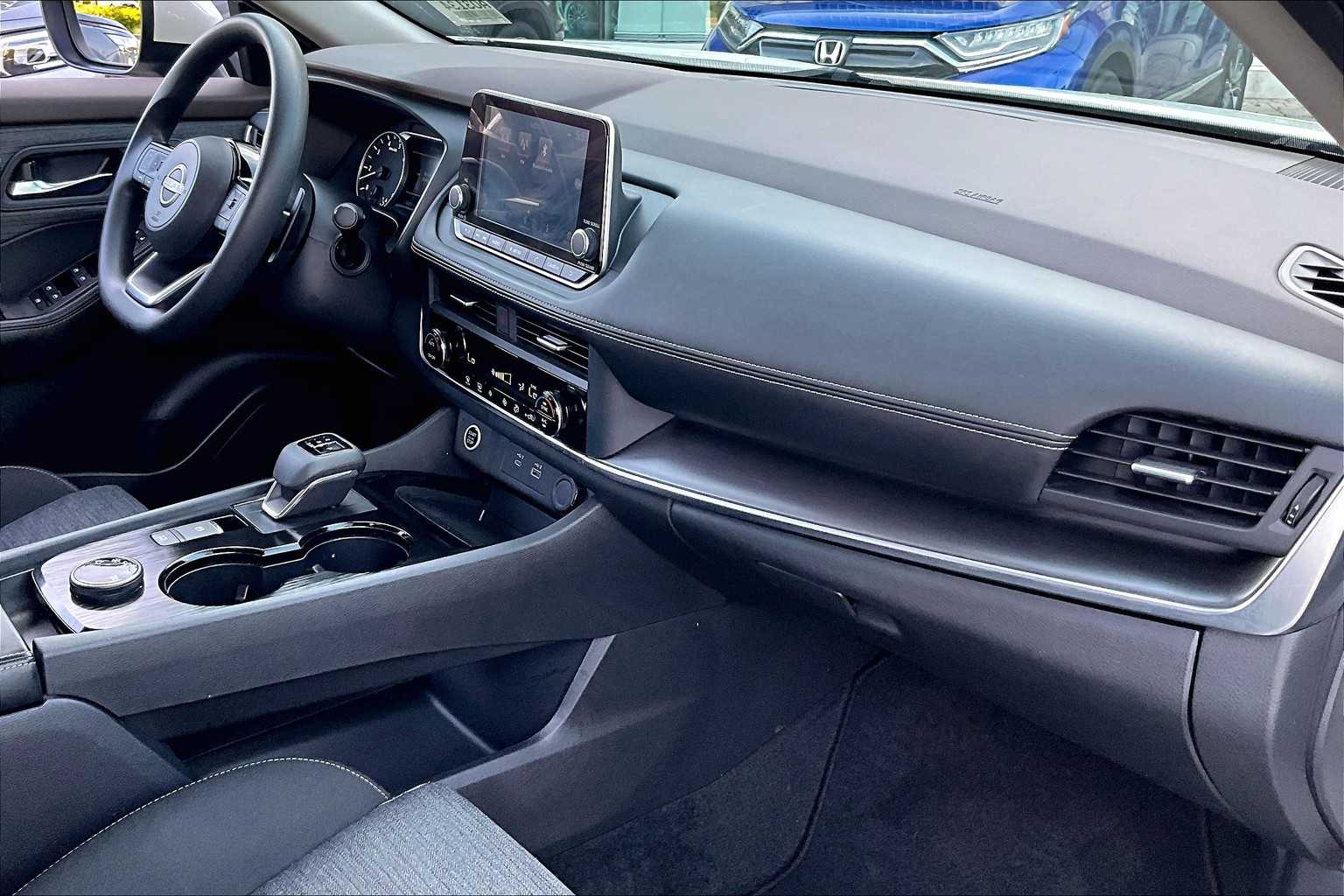 2023 Nissan Rogue SV - Photo 14