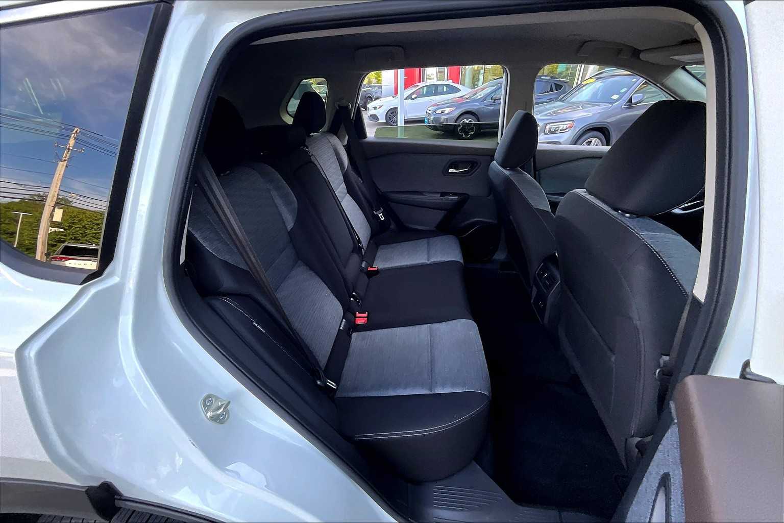 2023 Nissan Rogue SV - Photo 16