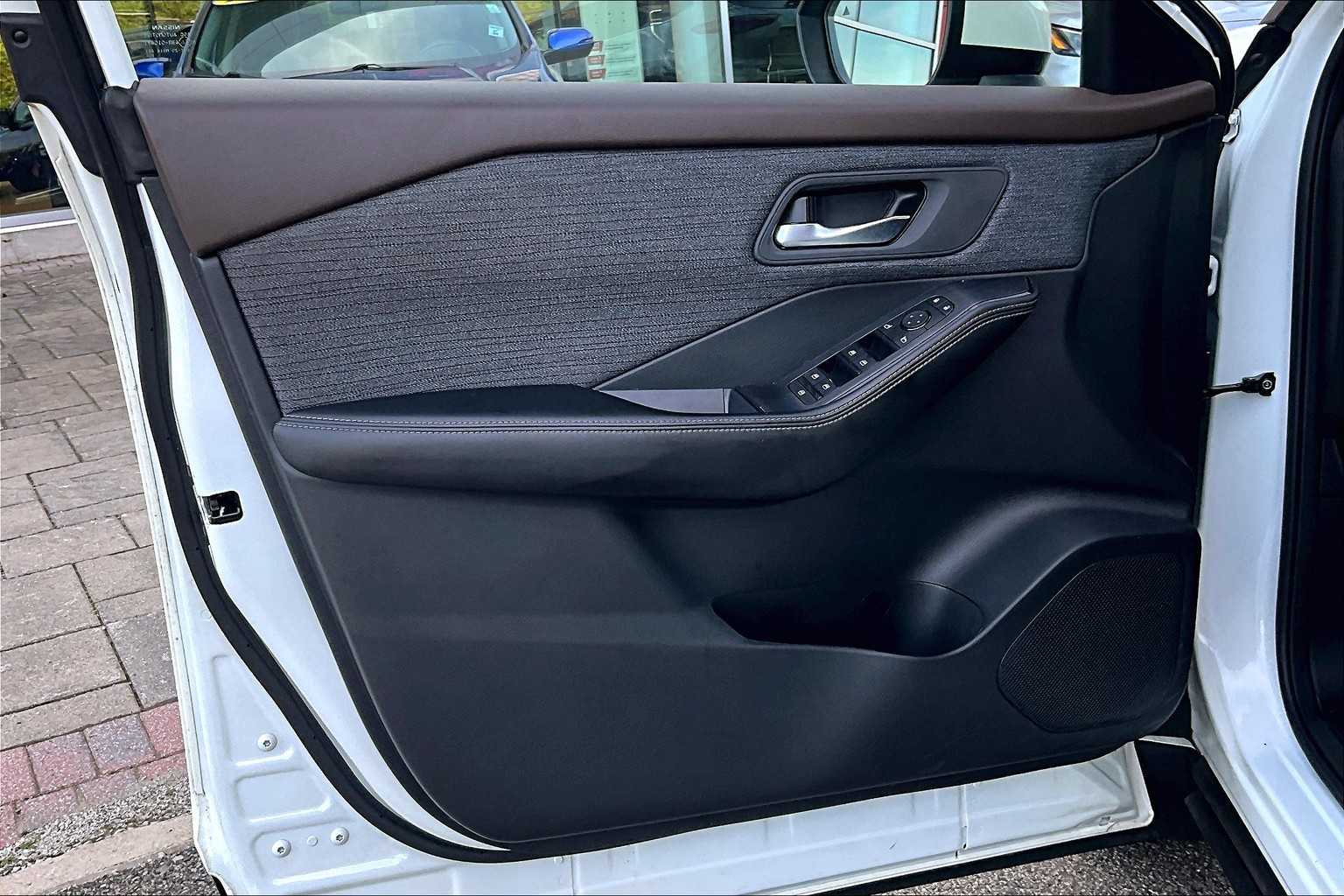 2023 Nissan Rogue SV - Photo 9