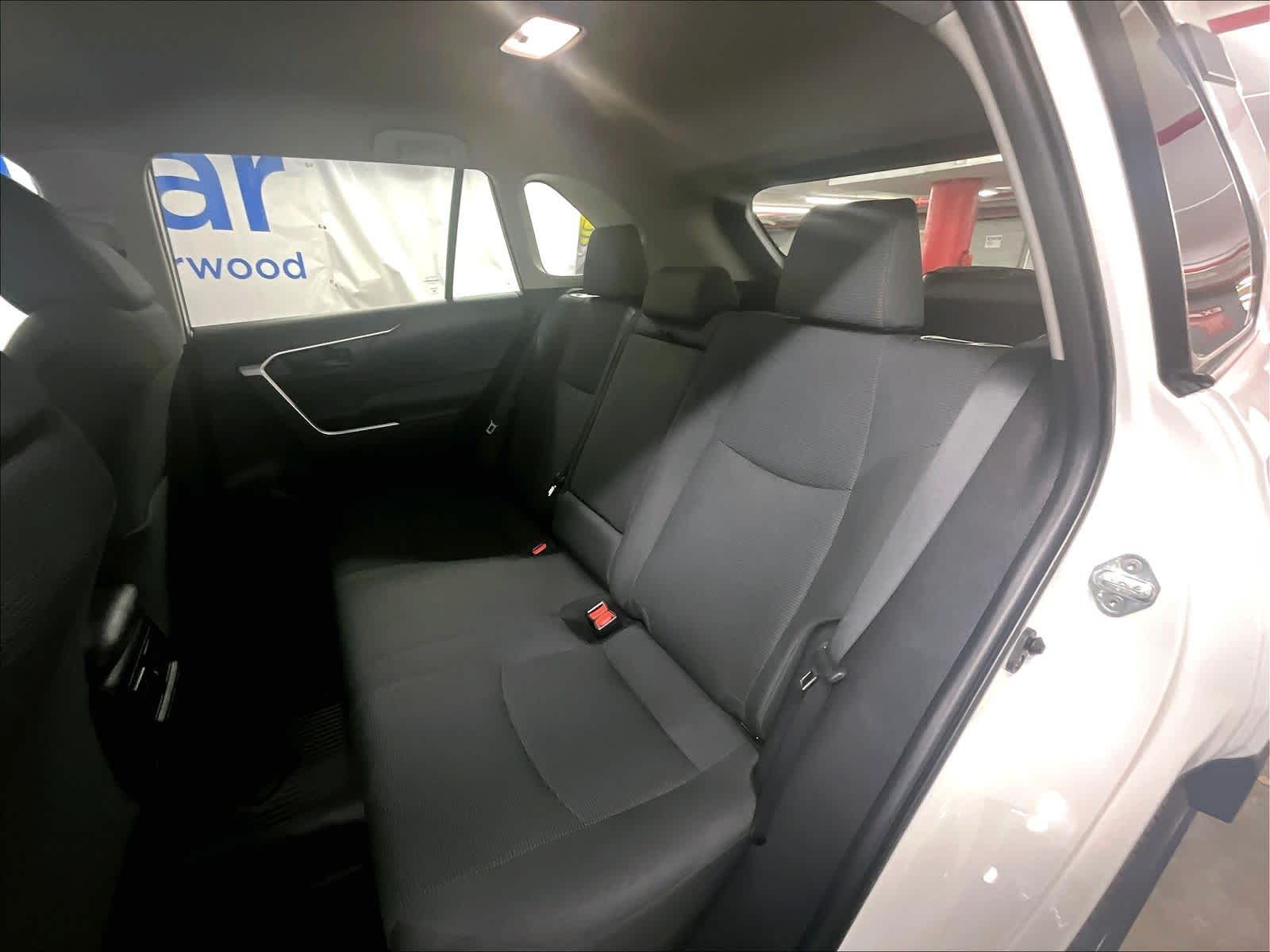 2022 Toyota RAV4 LE - Photo 15