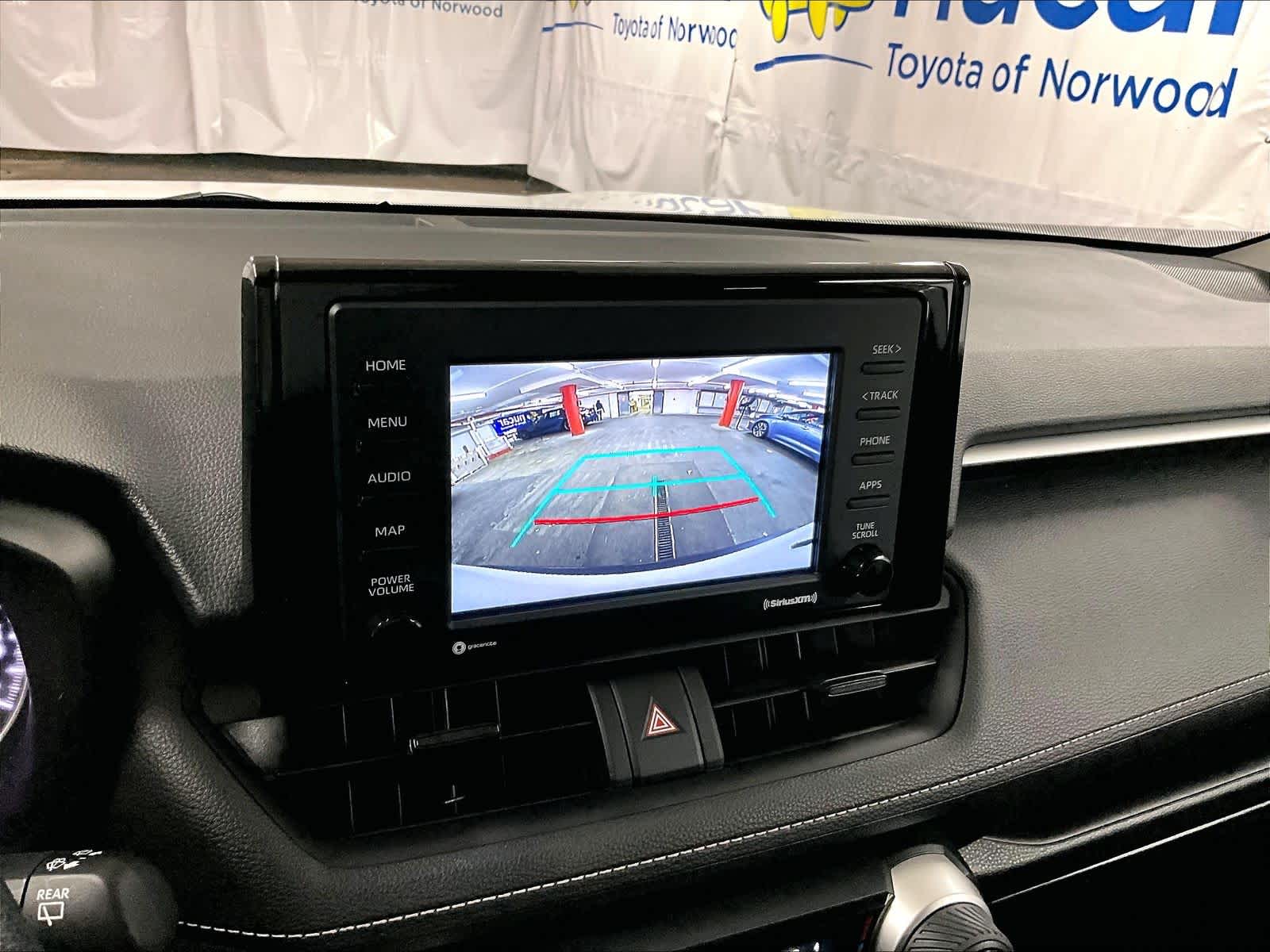 2022 Toyota RAV4 LE - Photo 19