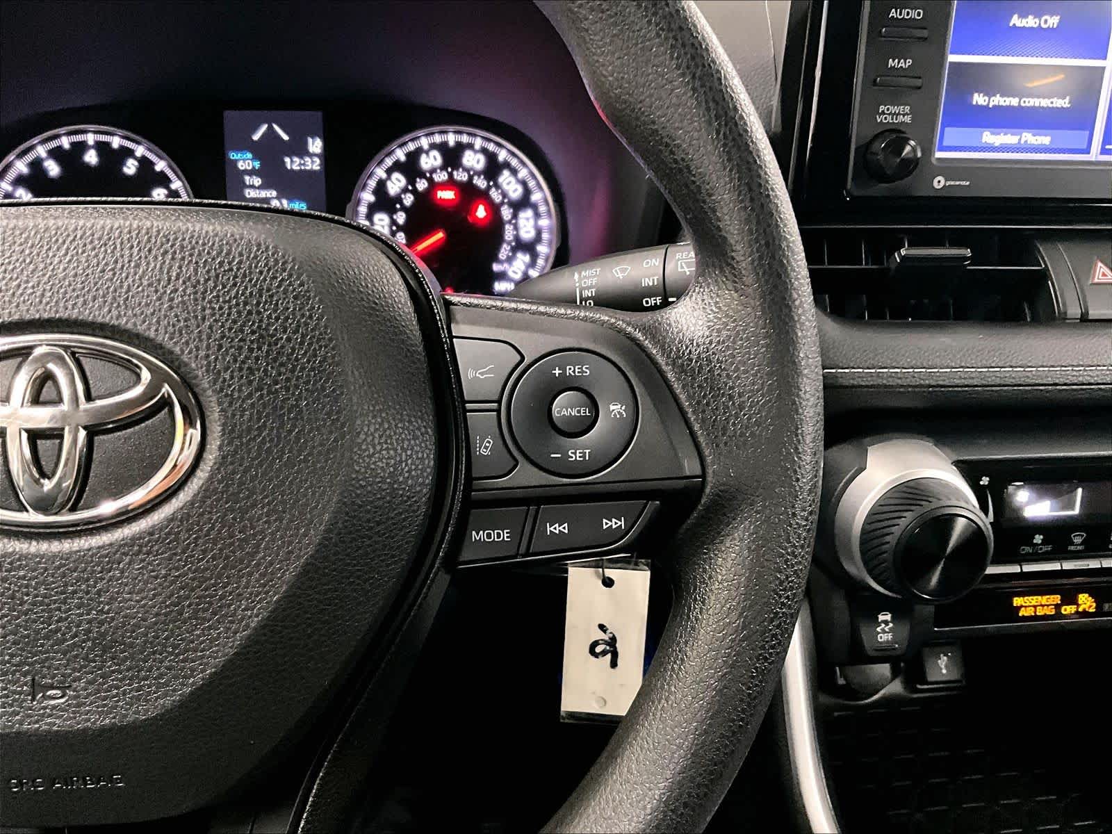 2022 Toyota RAV4 LE - Photo 23