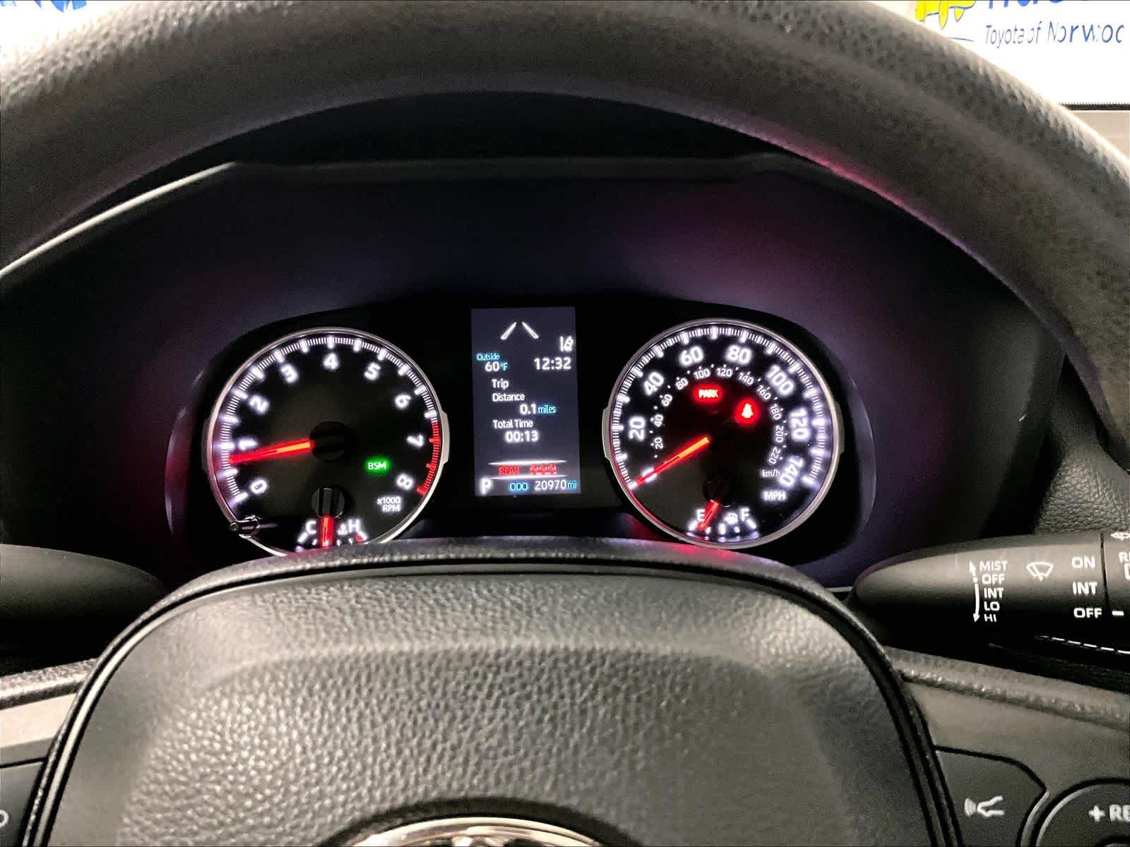 2022 Toyota RAV4 LE - Photo 24