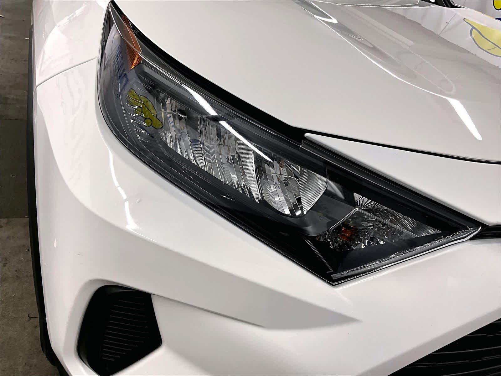 2022 Toyota RAV4 LE - Photo 32