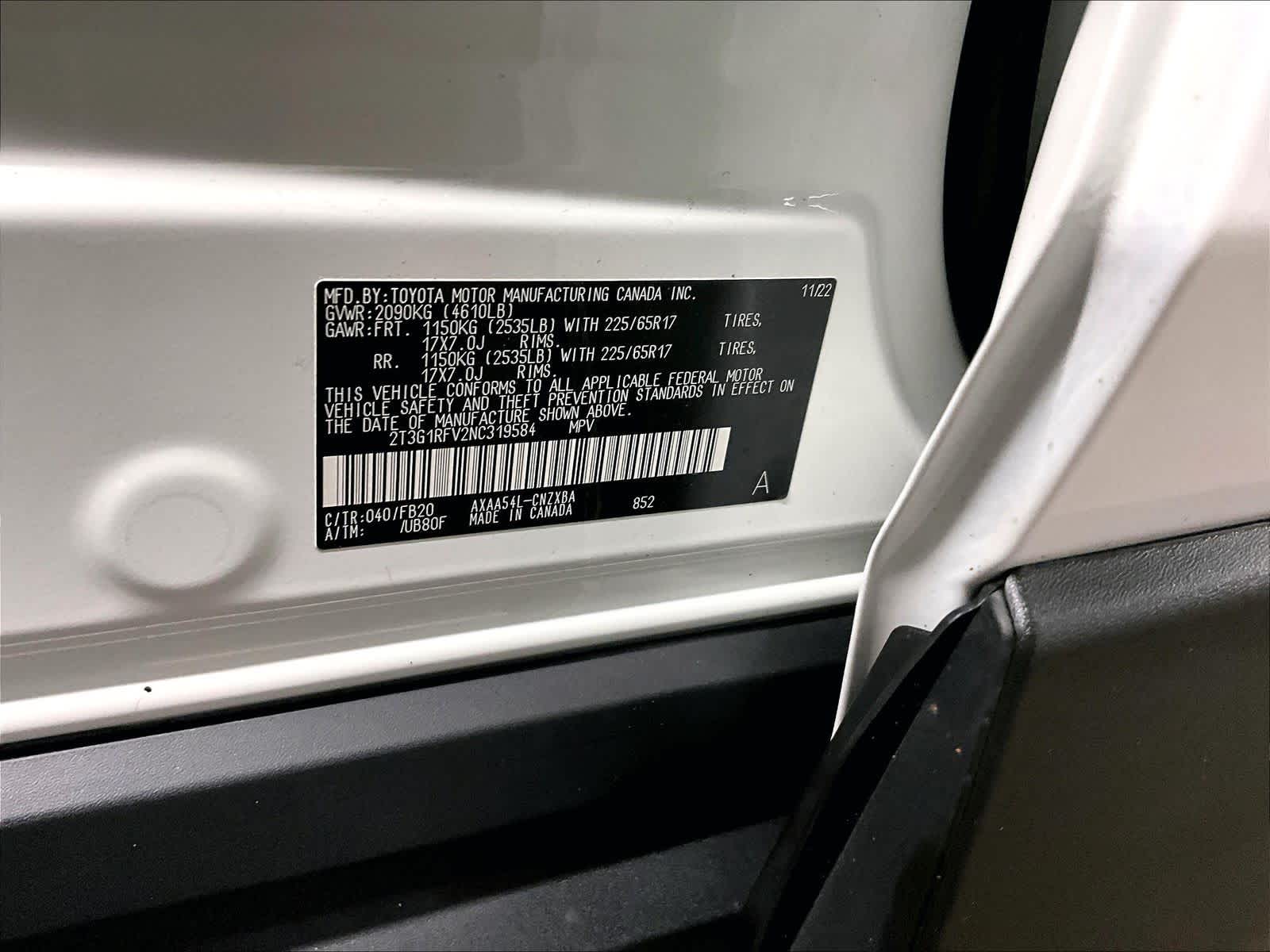 2022 Toyota RAV4 LE - Photo 34