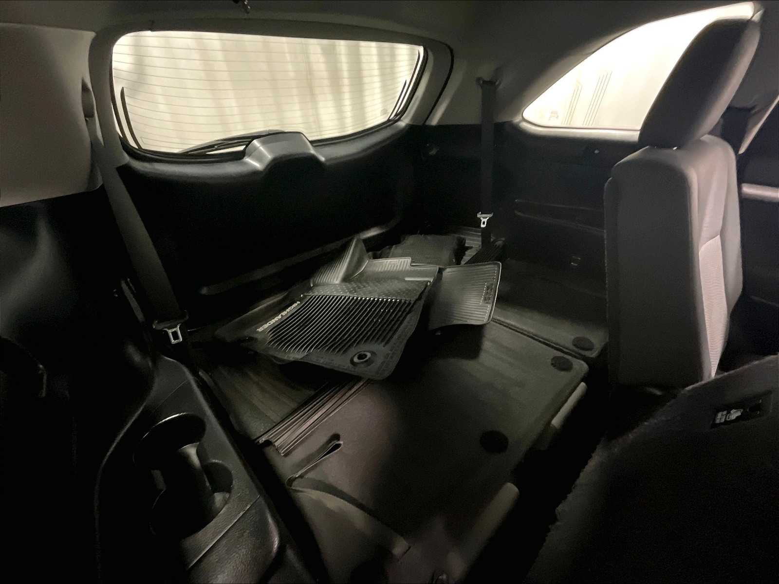 2019 Toyota Highlander LE - Photo 17