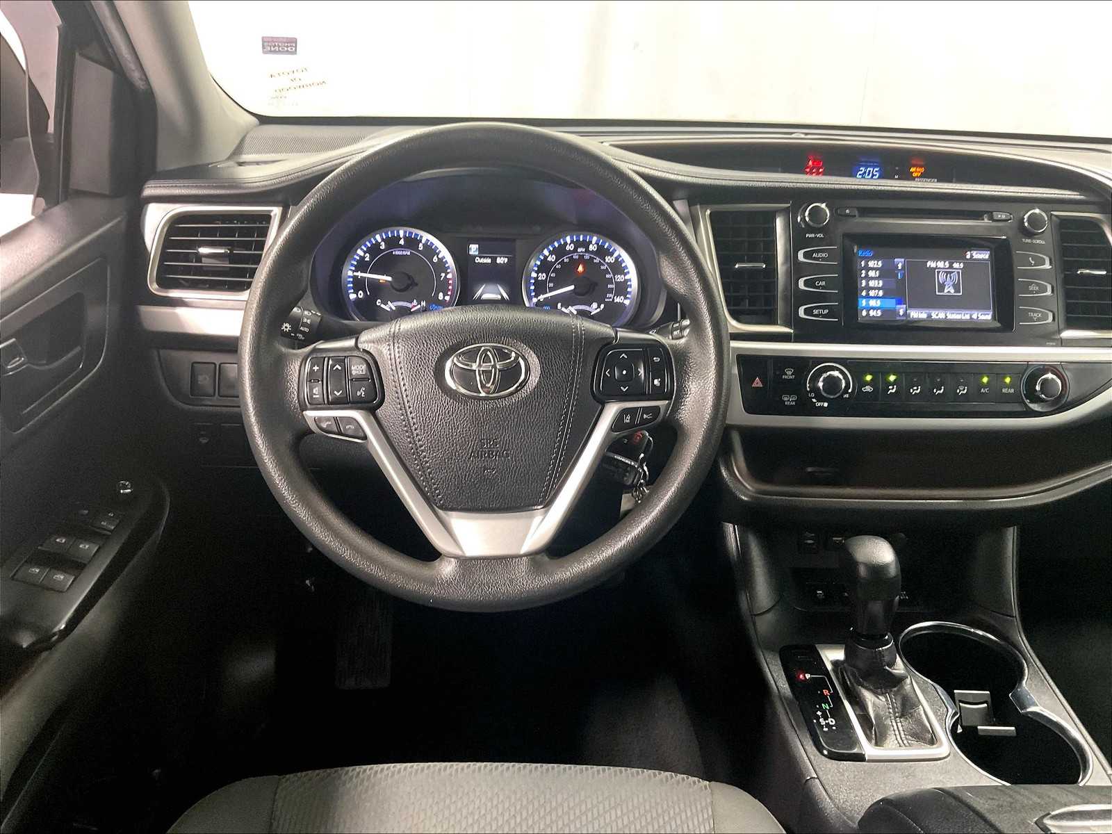 2019 Toyota Highlander LE - Photo 18