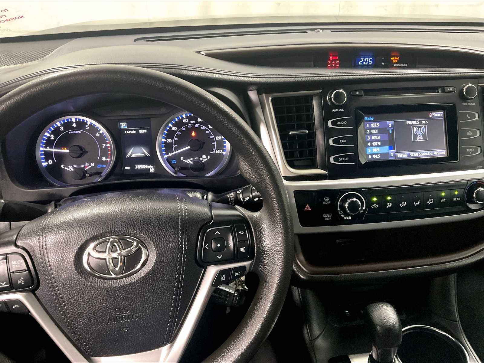 2019 Toyota Highlander LE - Photo 19
