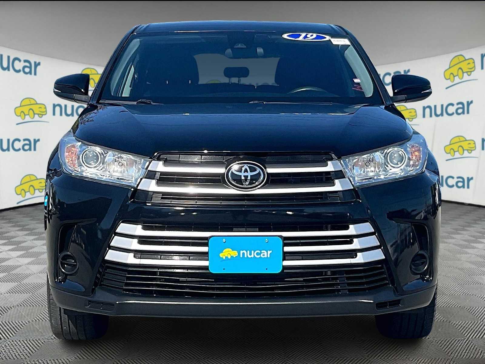 2019 Toyota Highlander LE - Photo 2