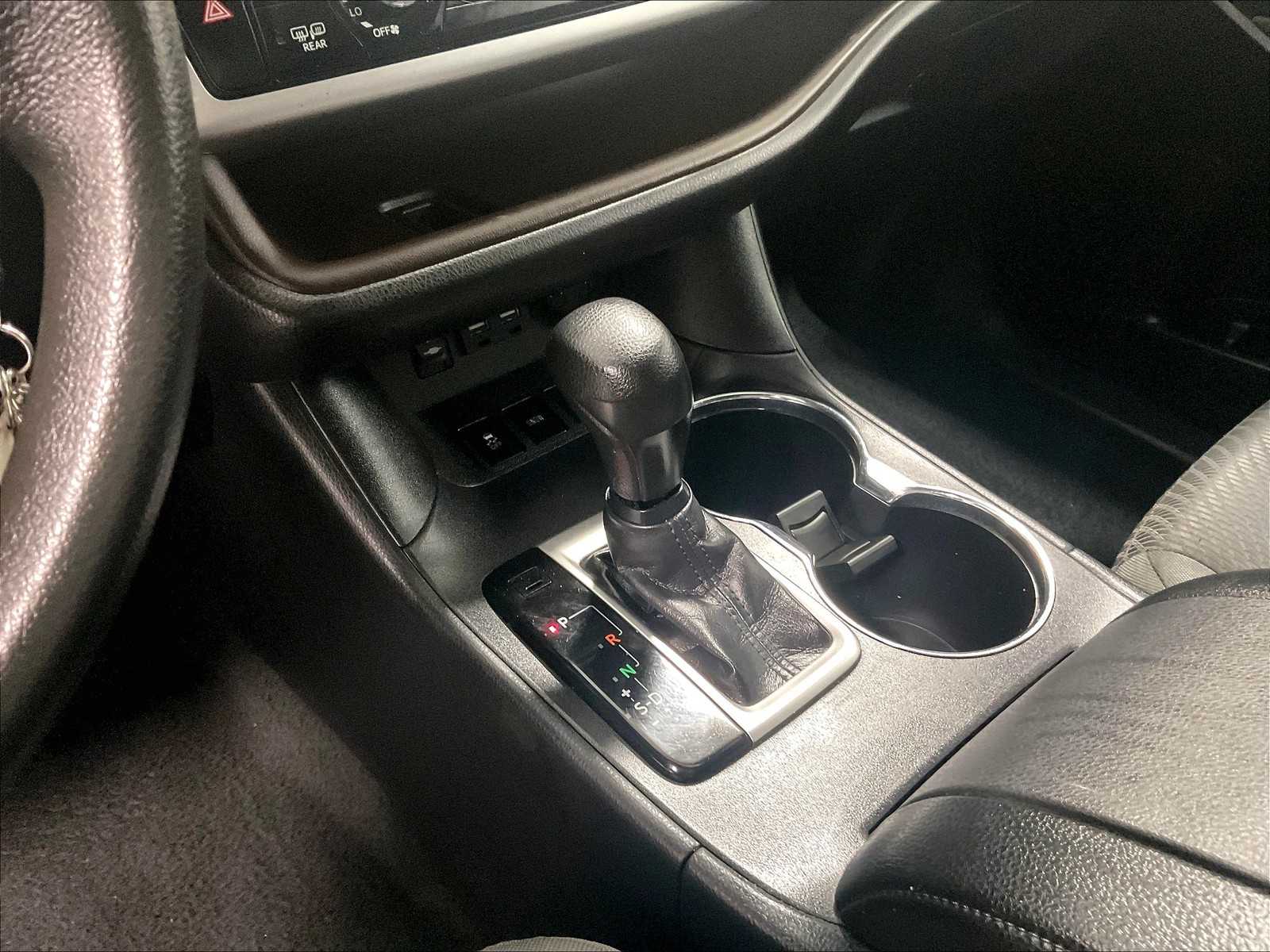 2019 Toyota Highlander LE - Photo 21