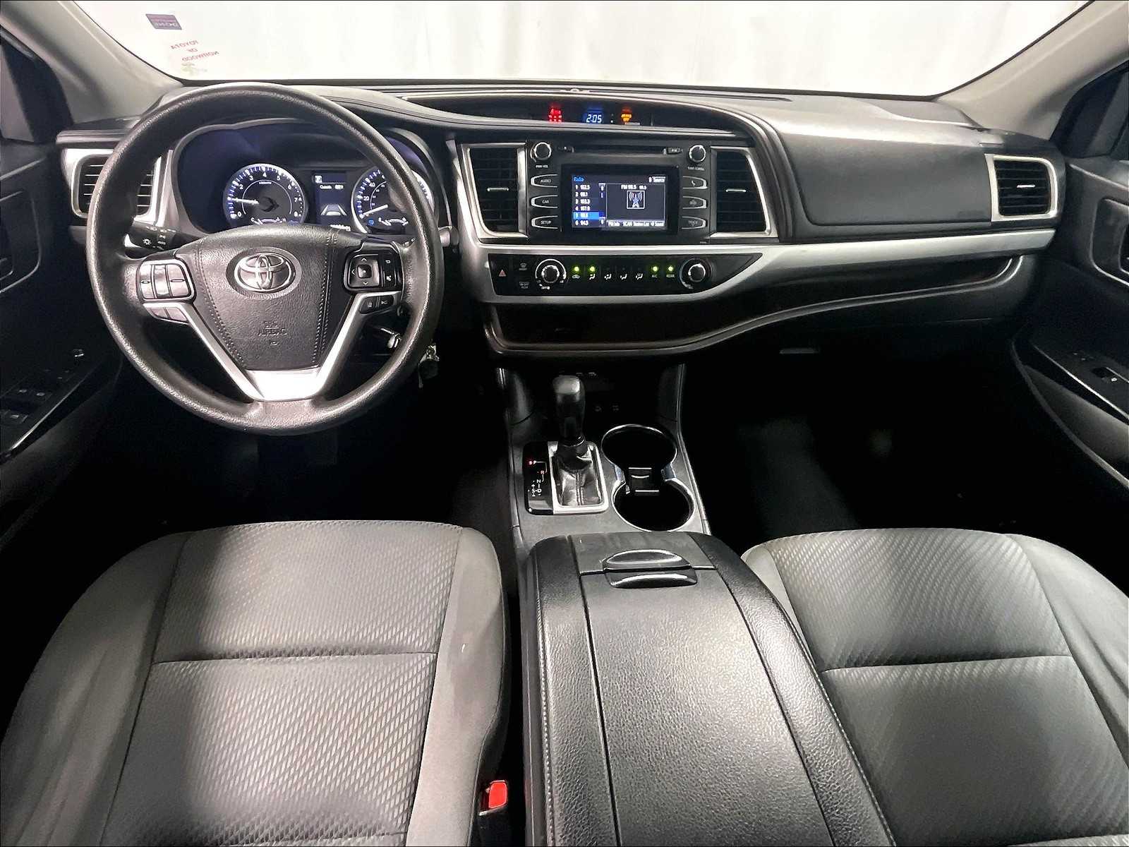 2019 Toyota Highlander LE - Photo 22