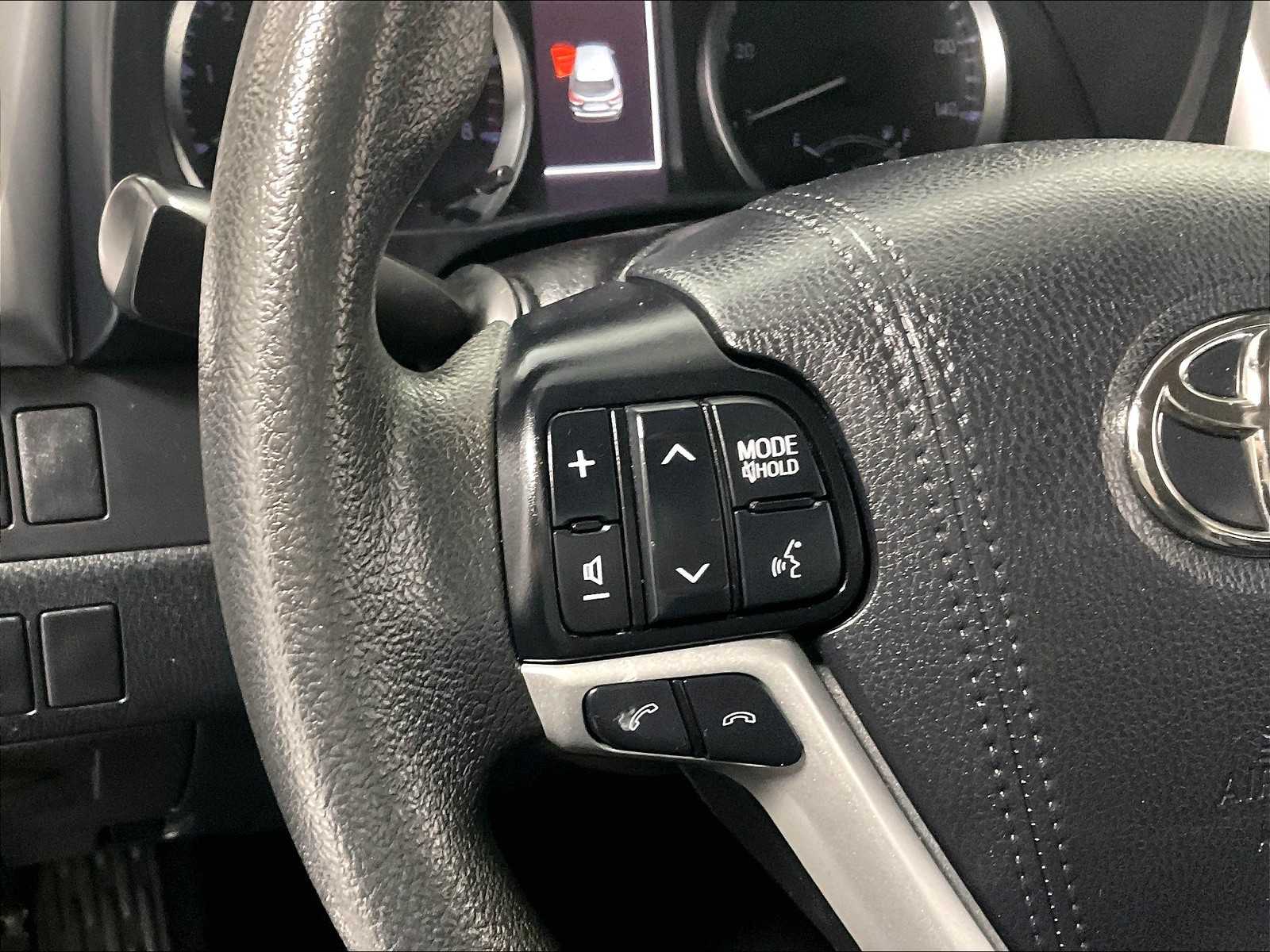 2019 Toyota Highlander LE - Photo 23