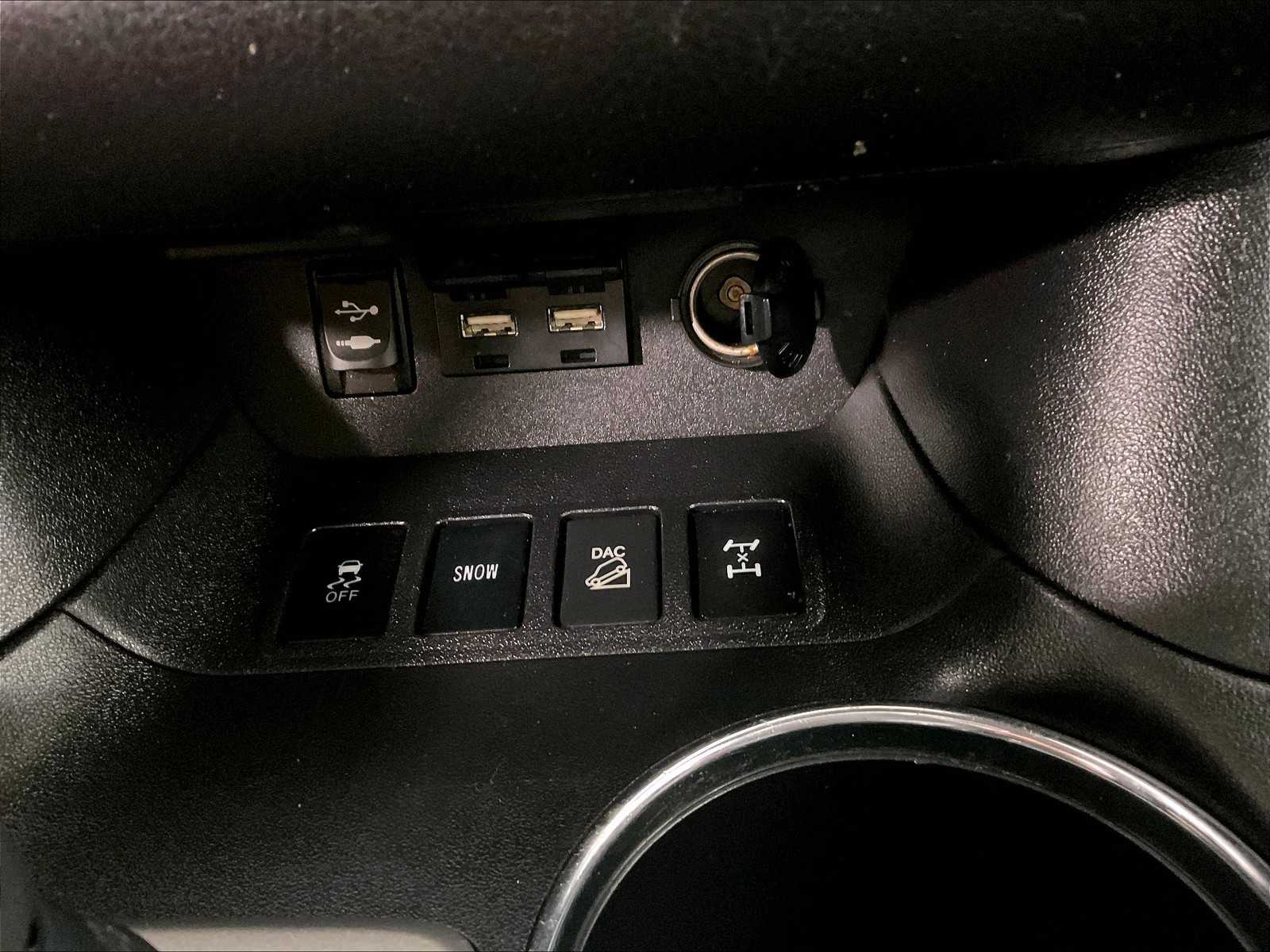 2019 Toyota Highlander LE - Photo 27