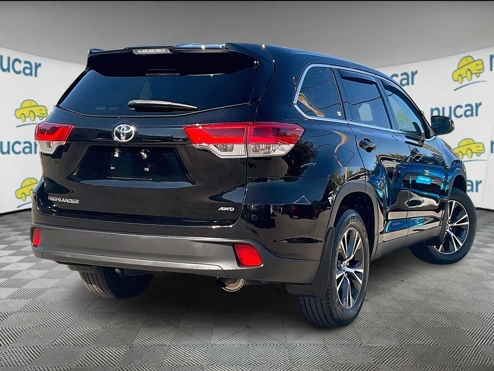 2019 Toyota Highlander LE - Photo 6