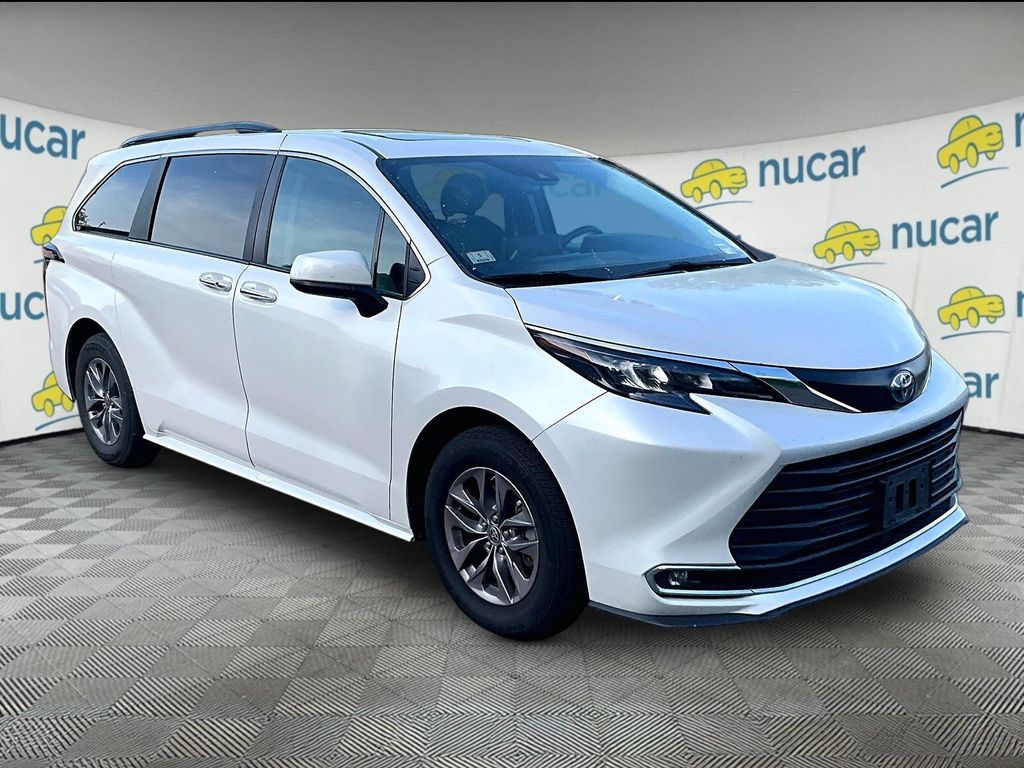 2024 Toyota Sienna XLE