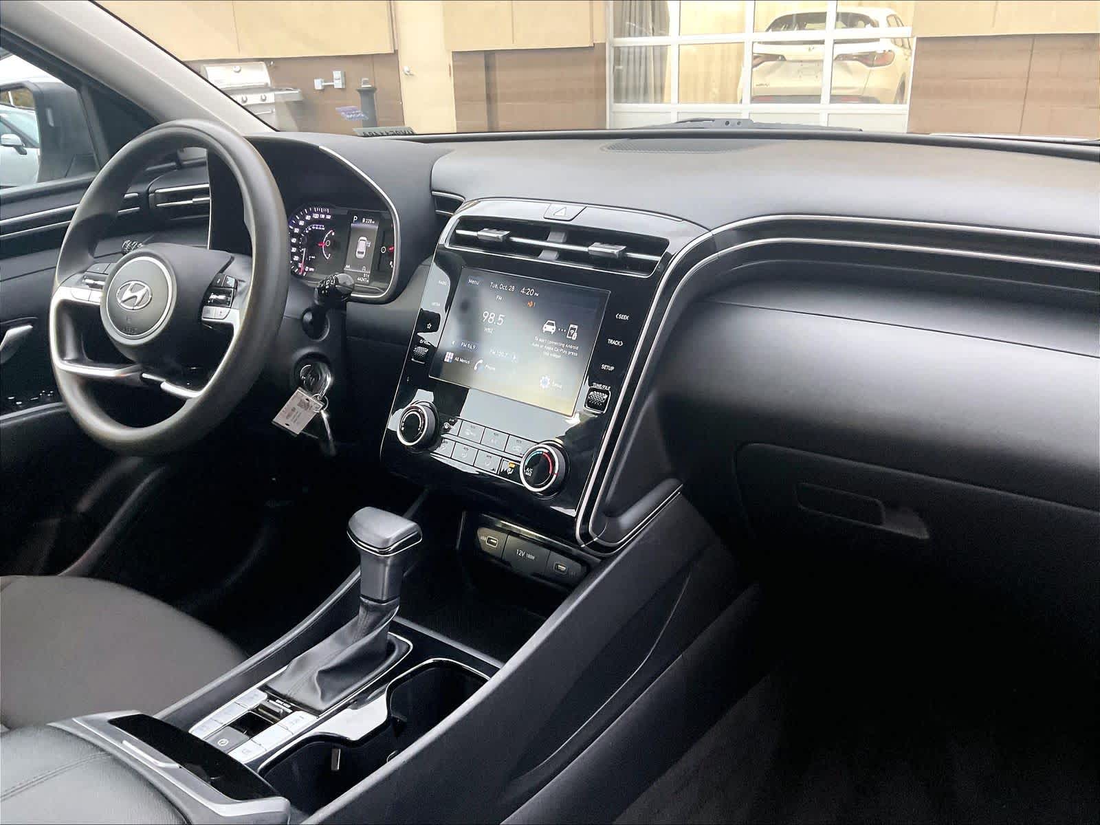 2023 Hyundai Tucson SE - Photo 14