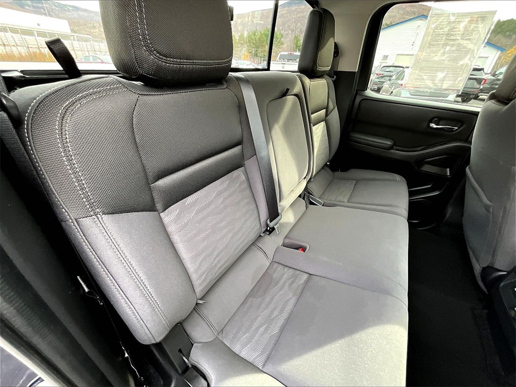 2022 Nissan Frontier SV - Photo 16