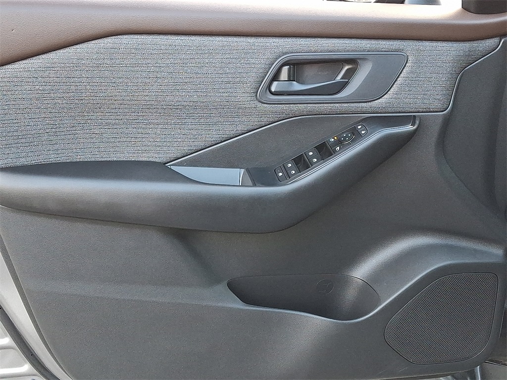 2023 Nissan Rogue S - Photo 13