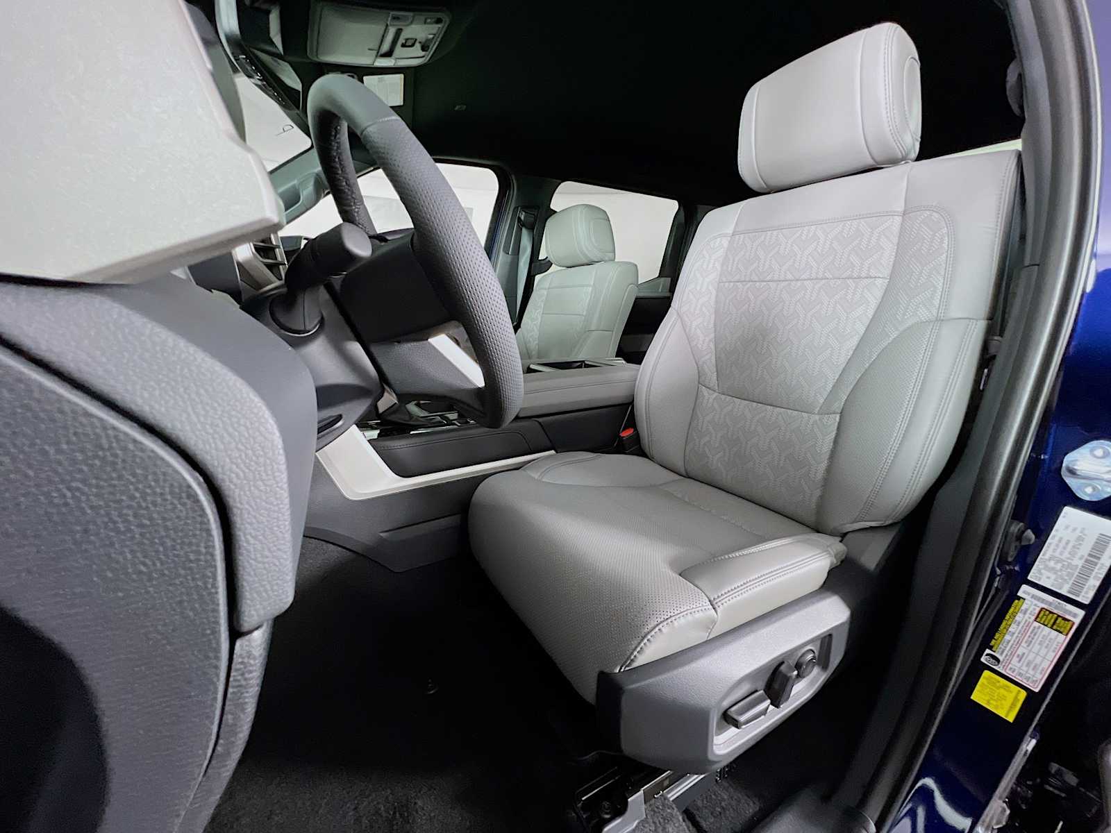 2025 Toyota Tundra Limited - Photo 12