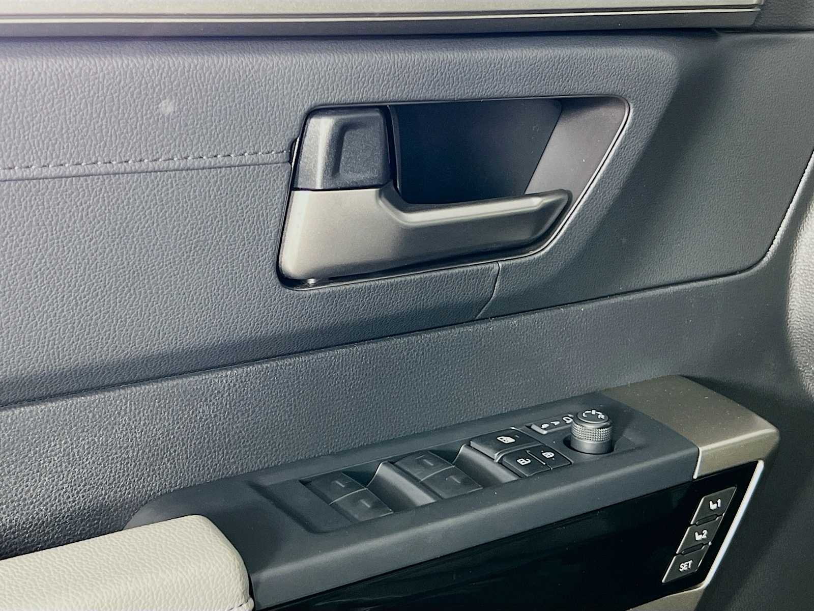 2025 Toyota Tundra Limited - Photo 16