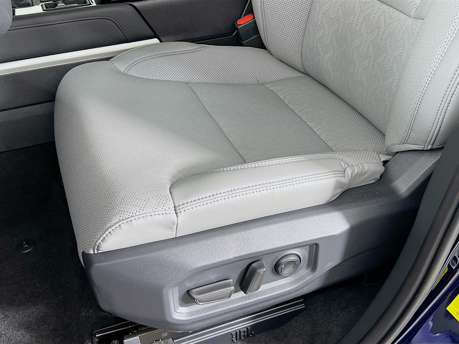 2025 Toyota Tundra Limited - Photo 17