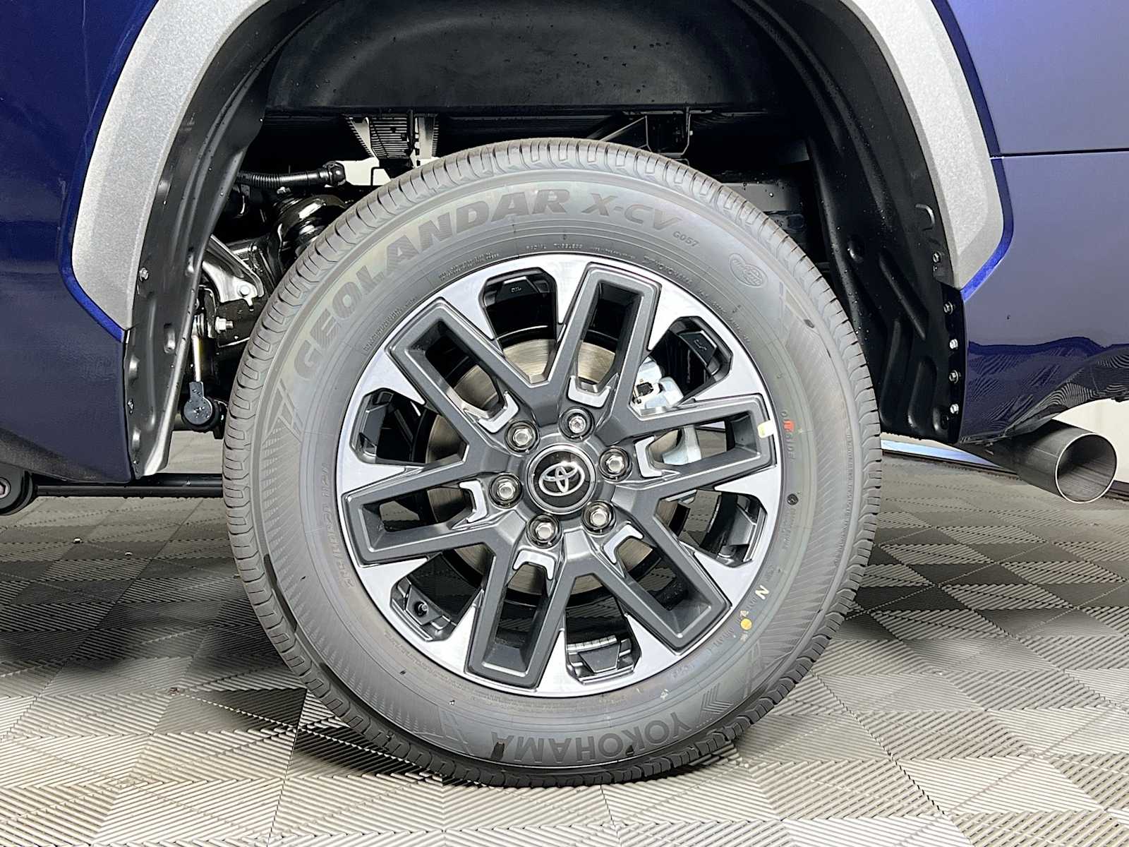 2025 Toyota Tundra Limited - Photo 19