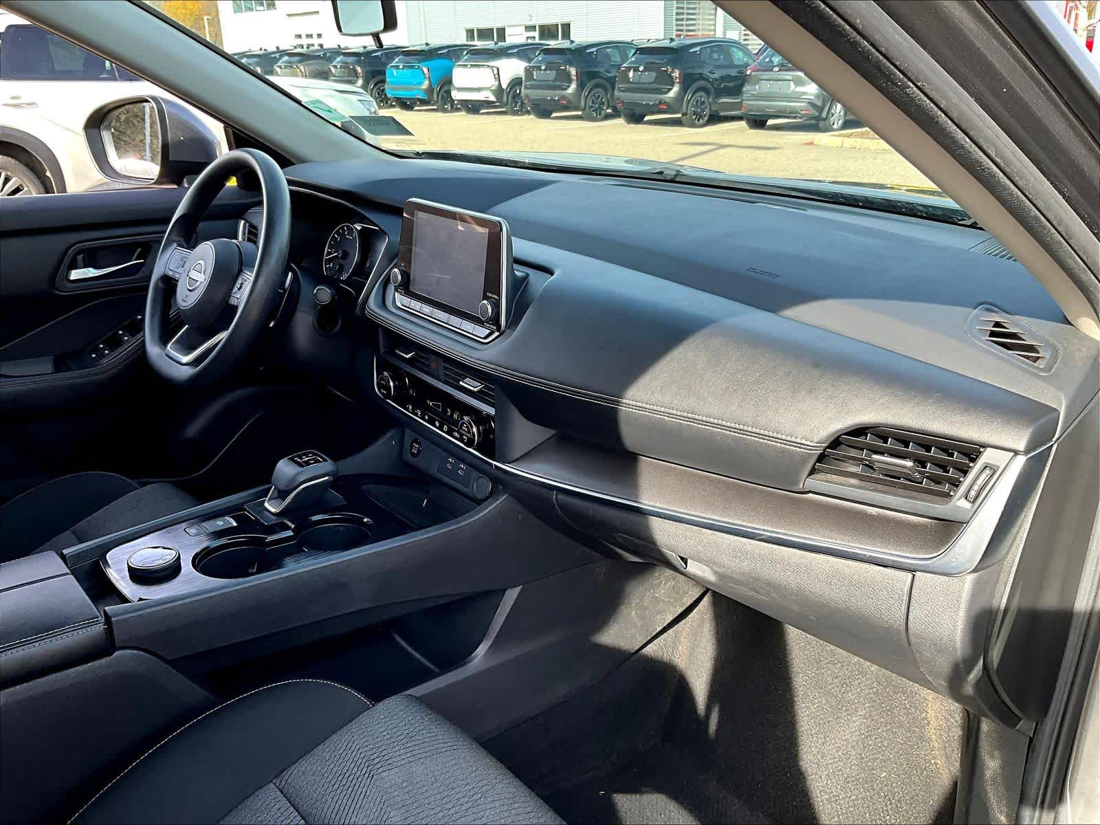 2024 Nissan Rogue SV - Photo 14