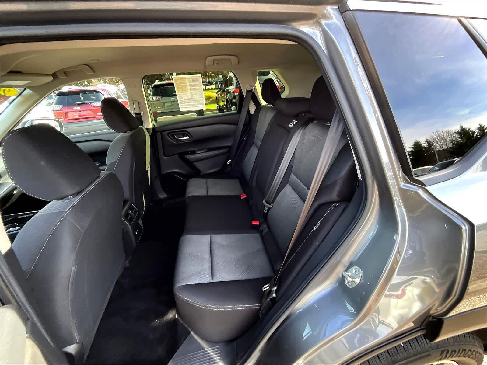 2024 Nissan Rogue SV - Photo 15