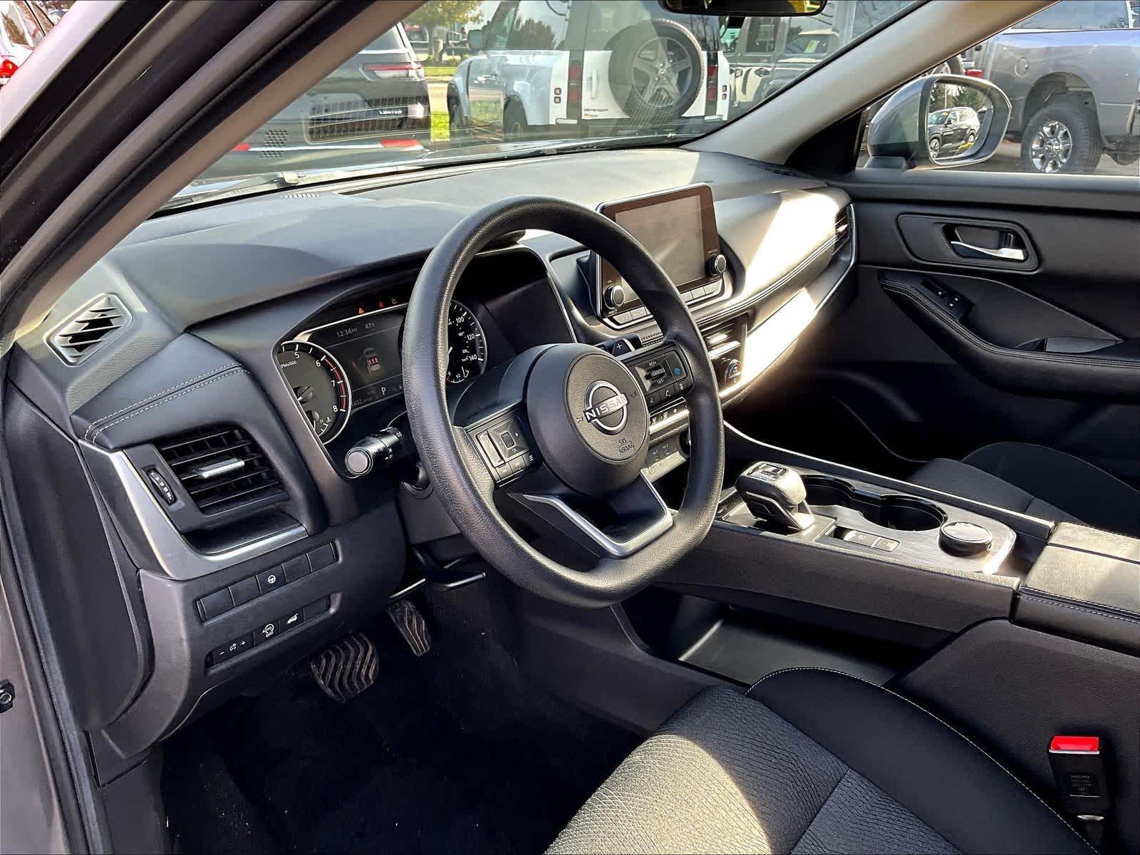 2024 Nissan Rogue SV - Photo 8