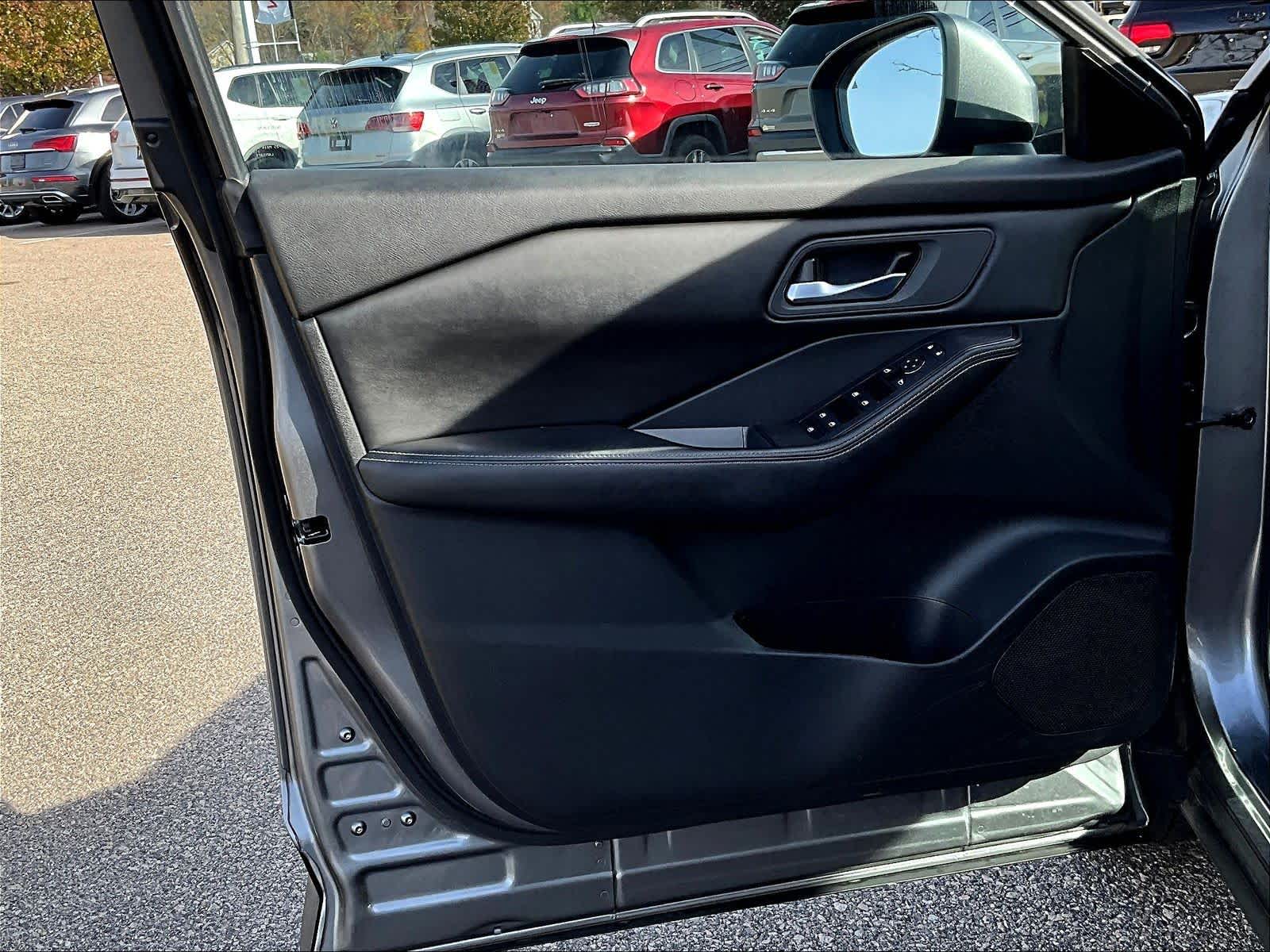 2024 Nissan Rogue SV - Photo 9